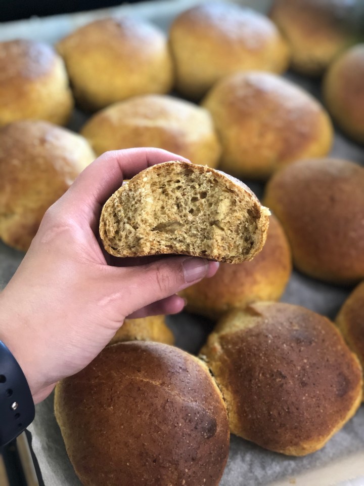 De lækreste BLØDE gulerodsboller m.&nbsp;fuldkorn