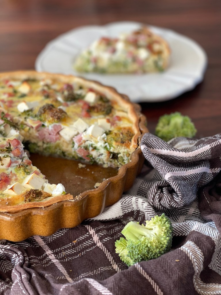 Den lækreste lune tærte, klar på frokostbordet.