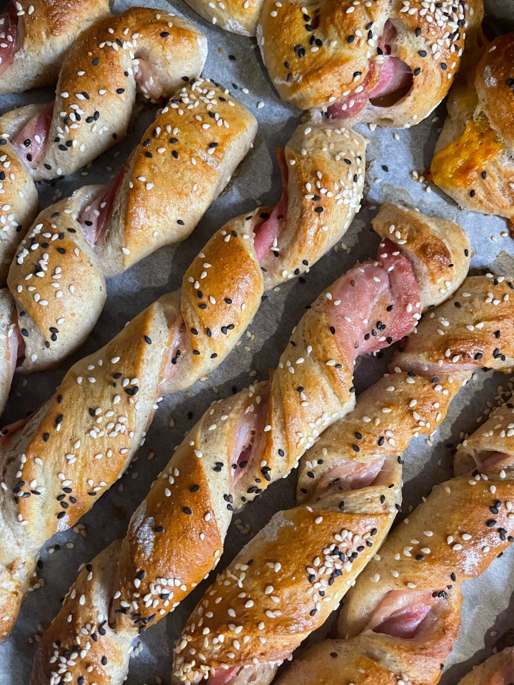 Bacon Twisters – bacon snurrer med&nbsp;sesamfrø