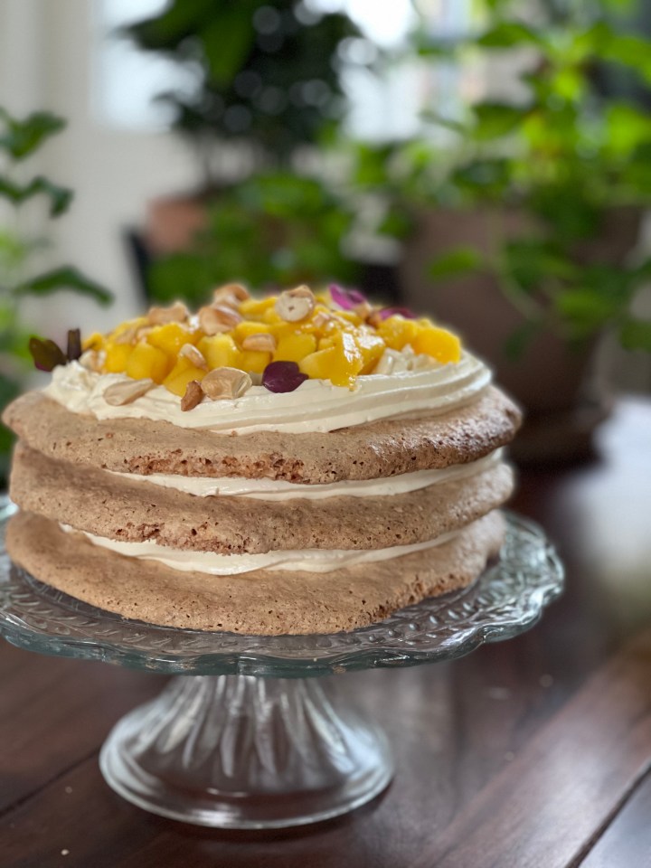 Sans Rival — glutenfri filippinsk kage med cashewmarengs og mango, uden sukkertermometer!